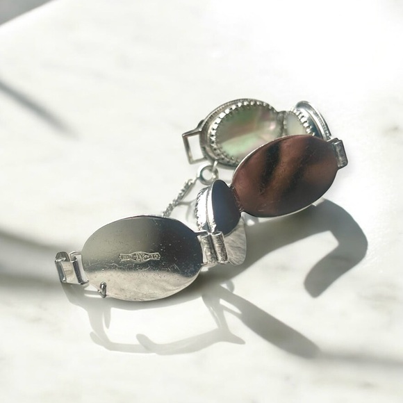 Vintage 1950’s “Whiting & Davis” Mother-of-Pearl Parure Jewelry Set - Picture 6 of 10